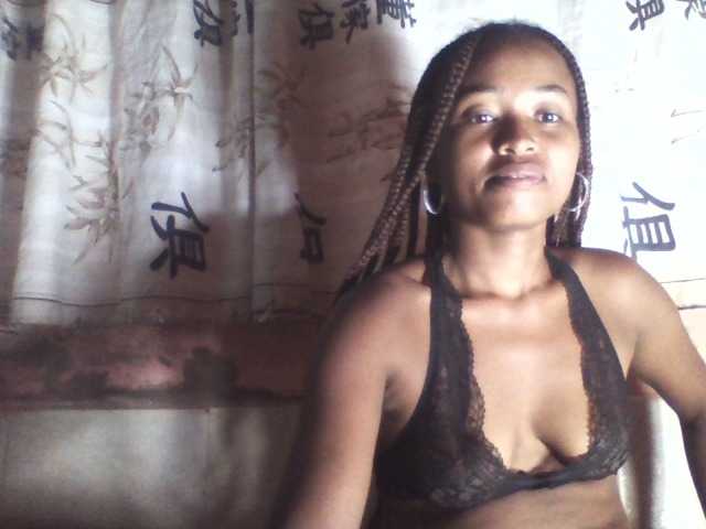 Bella24 live cam on BongaCams