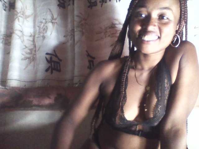 Bella24 live cam preview