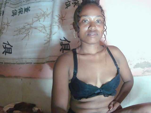 Bella24 live cam preview