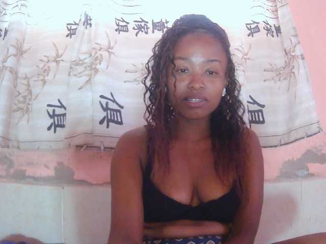 Bella24 live cam on BongaCams