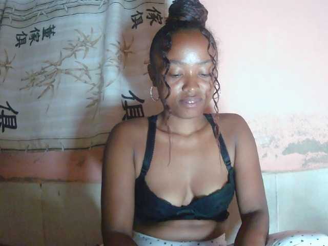 Bella24 live cam on BongaCams