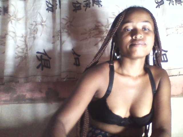 Bella24 live cam on BongaCams