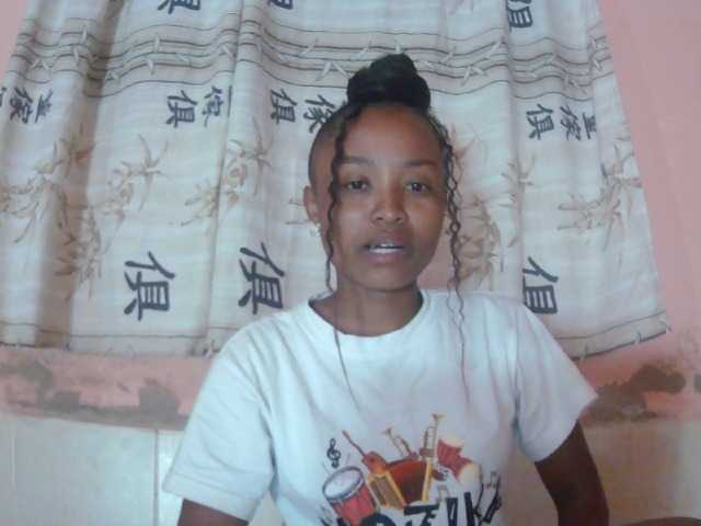 Bella24 live cam on BongaCams