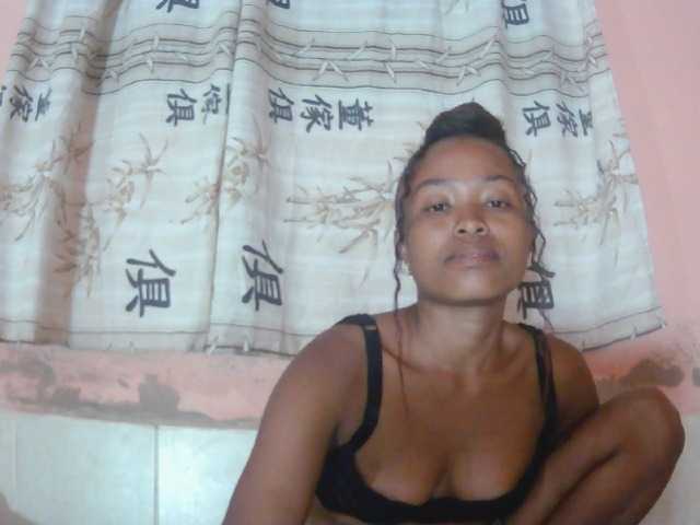 Bella24 live cam on BongaCams