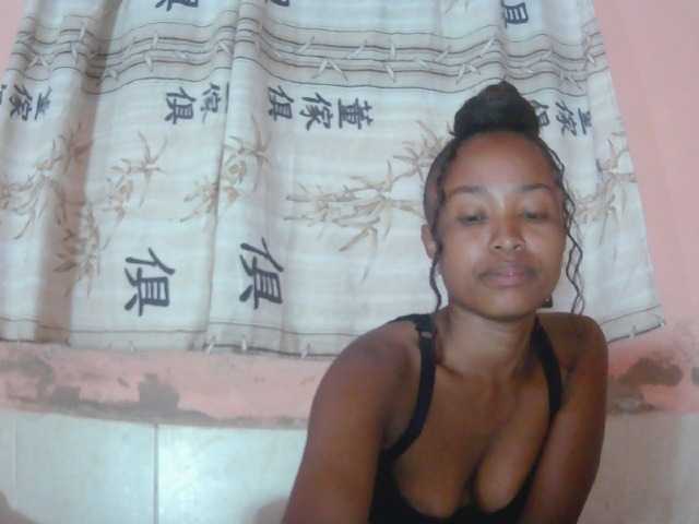 Bella24 live cam on BongaCams