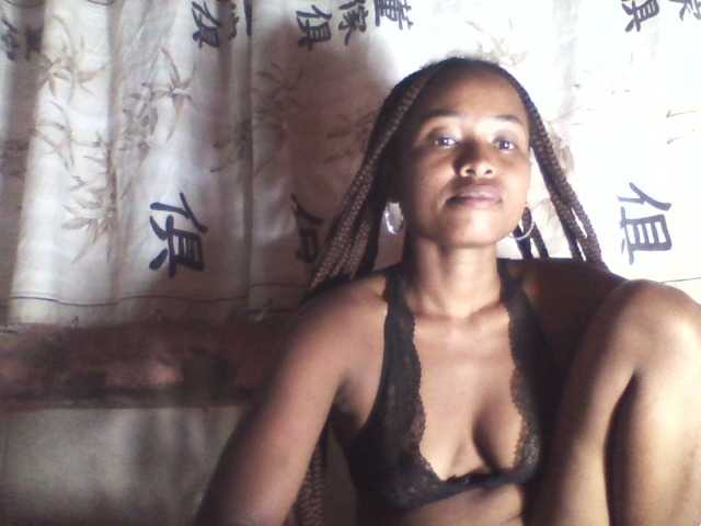 Bella24 live cam on BongaCams