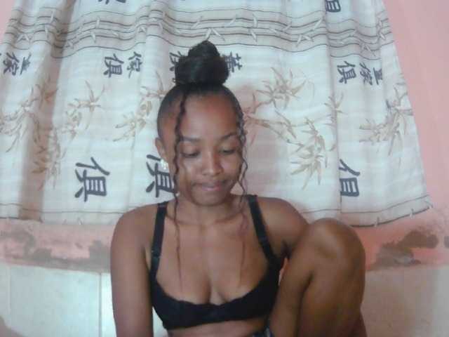 Bella24 live cam on BongaCams