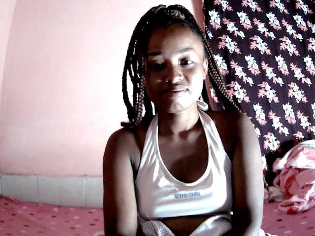 Bella24 live cam preview