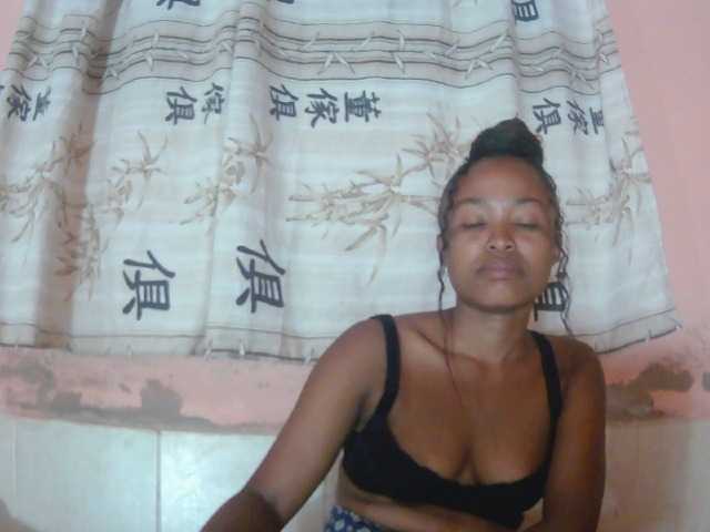 Bella24 live cam on BongaCams