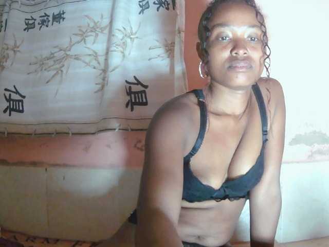 Bella24 live cam on BongaCams