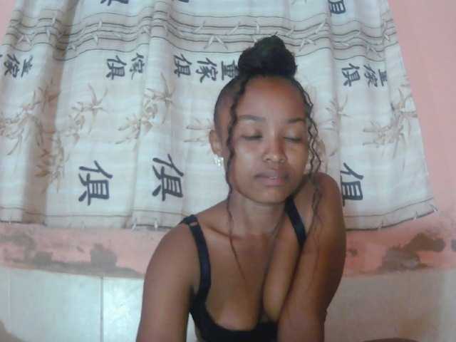 Bella24 live cam on BongaCams