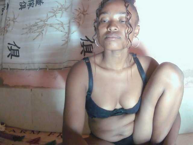 Bella24 live cam on BongaCams