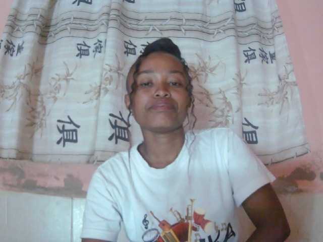 Bella24 live cam on BongaCams