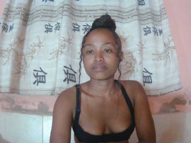 Bella24 live cam on BongaCams