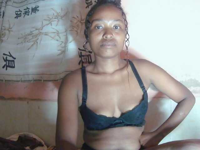 Bella24 live cam on BongaCams