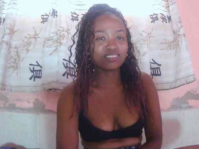 Bella24 Live Webcam on BongaCams