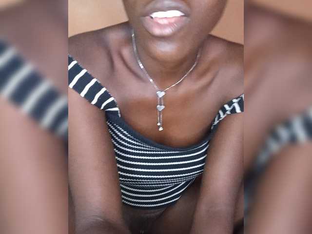 PrettyJennie live cam on BongaCams