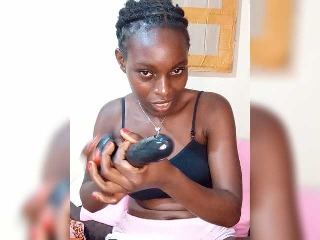 PrettyJennie live cam on BongaCams
