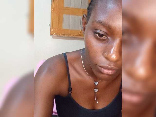 PrettyJennie live cam on BongaCams