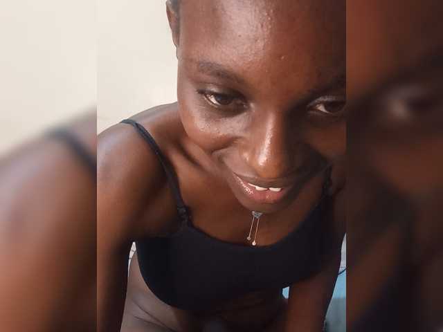PrettyJennie live cam on BongaCams