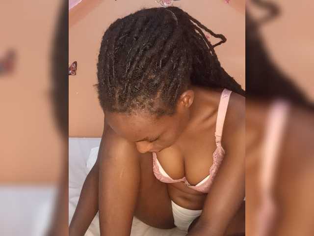 PrettyJennie live cam on BongaCams