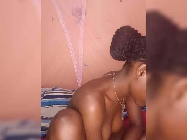PrettyJennie live cam on BongaCams