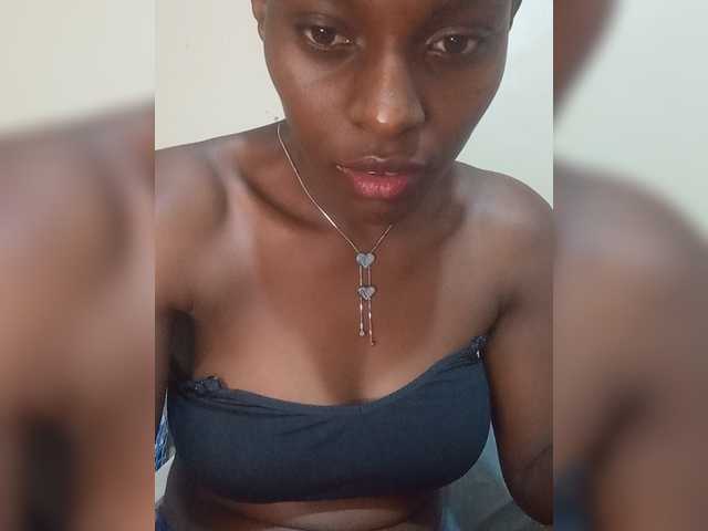 PrettyJennie live cam on BongaCams