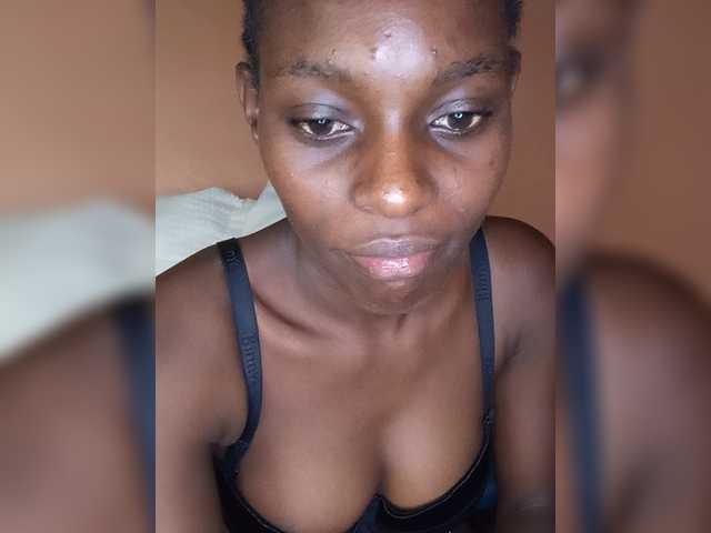 PrettyJennie live cam on BongaCams