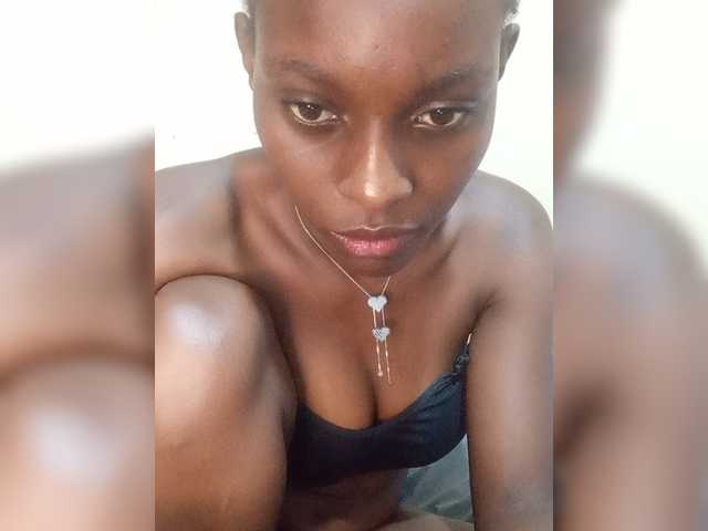 PrettyJennie live cam on BongaCams