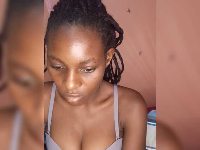 PrettyJennie live cam on BongaCams