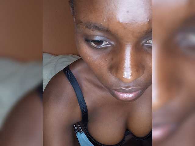 PrettyJennie live cam on BongaCams