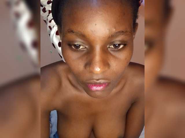 PrettyJennie live cam on BongaCams