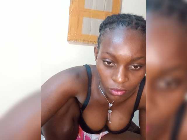 PrettyJennie live cam on BongaCams