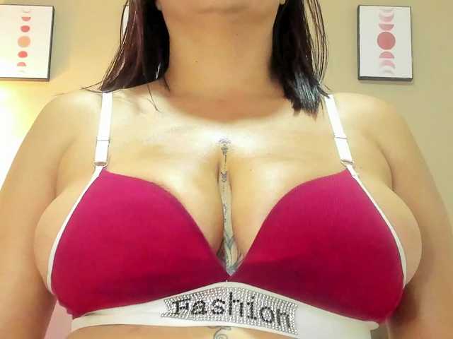 AliciaBaker live cam on BongaCams