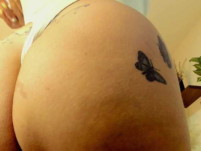 AliciaBaker live cam on BongaCams