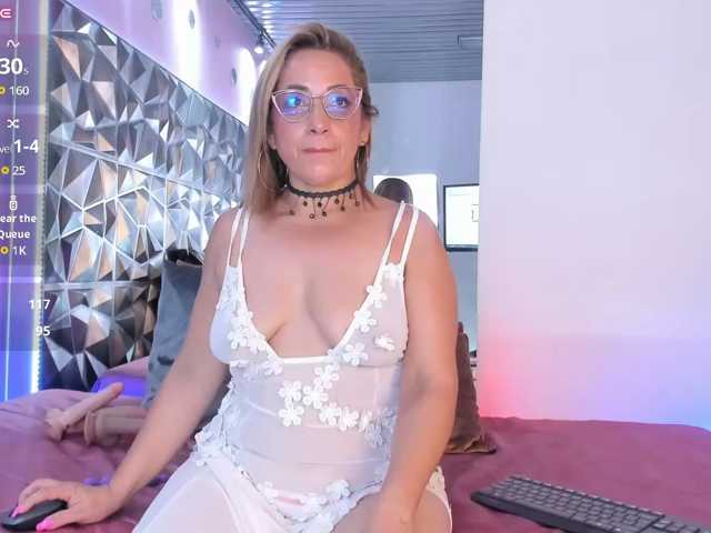 ZoeDivine live cam on BongaCams