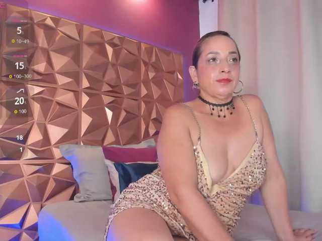 ZoeDivine, en directo ahora en BongaCams