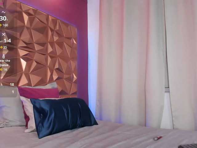 ZoeDivine, live now on BongaCams