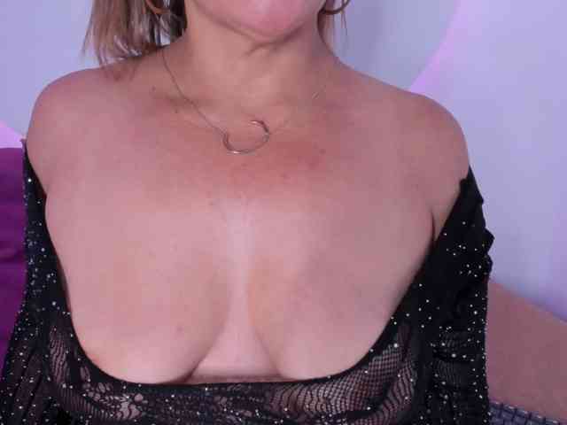 ZoeDivine webcam