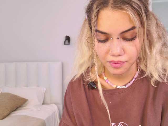 MireyaStone live cam on BongaCams