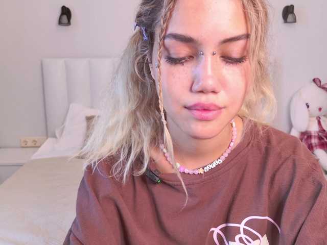 MireyaStone live cam on BongaCams