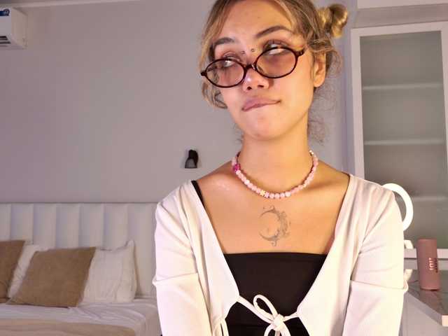 MireyaStone live cam on BongaCams