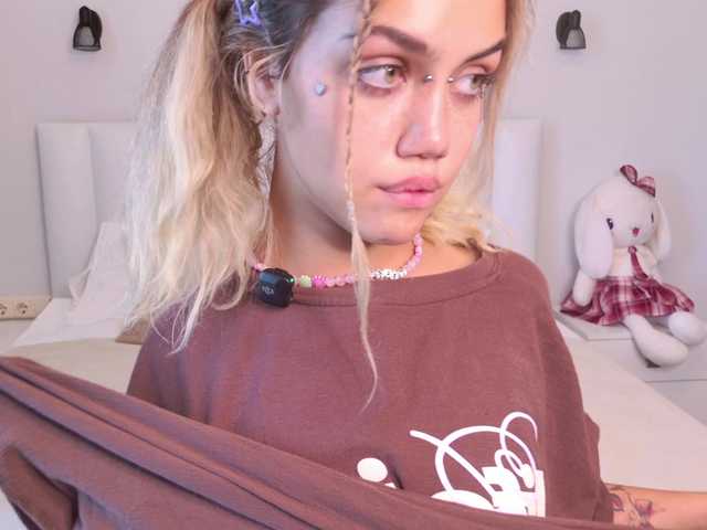 MireyaStone live cam on BongaCams