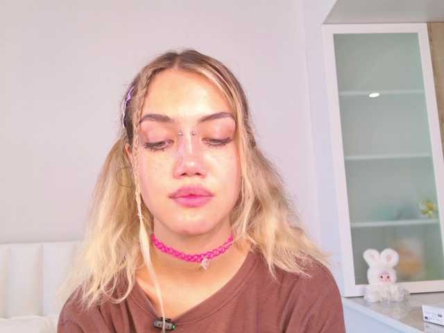 MireyaStone live cam on BongaCams