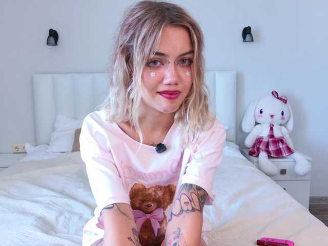 MireyaStone live cam on BongaCams