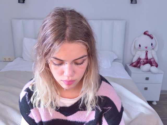 MireyaStone live cam on BongaCams