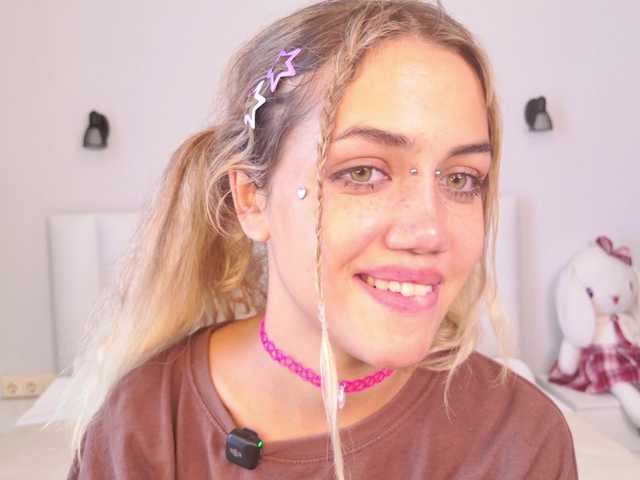 MireyaStone live cam on BongaCams