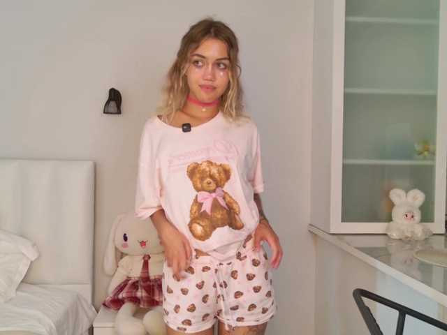 MireyaStone live cam on BongaCams
