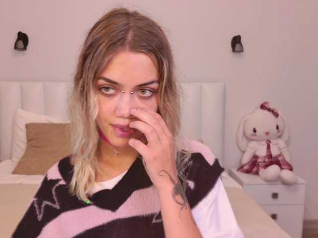 MireyaStone live cam on BongaCams