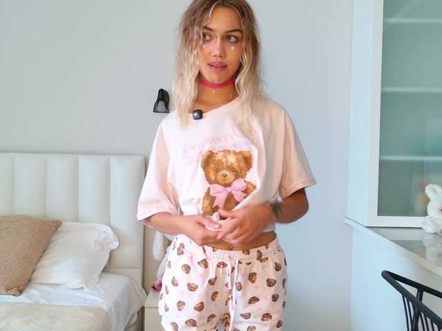 MireyaStone live cam on BongaCams
